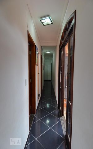 Casa de condomínio à venda com 180m², 3 quartos e 2 vagas Casa de condomínio à venda com 180m², 3 quartos e 2 vagasCorredor Quartos
