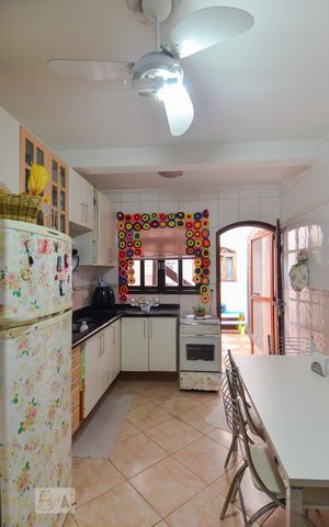 Casa de condomínio à venda com 180m², 3 quartos e 2 vagas Casa de condomínio à venda com 180m², 3 quartos e 2 vagasCozinha