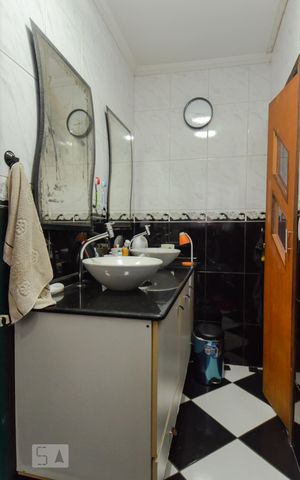 Casa de condomínio à venda com 180m², 3 quartos e 2 vagas Casa de condomínio à venda com 180m², 3 quartos e 2 vagasBanheiro da Suíte 3