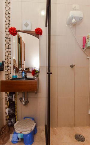 Casa de condomínio à venda com 180m², 3 quartos e 2 vagas Casa de condomínio à venda com 180m², 3 quartos e 2 vagasBanheiro