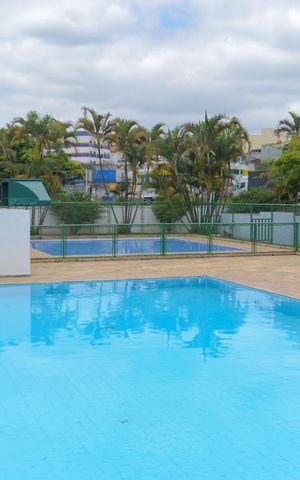 Casa de condomínio à venda com 180m², 3 quartos e 2 vagas Casa de condomínio à venda com 180m², 3 quartos e 2 vagasÁrea comum - Piscina