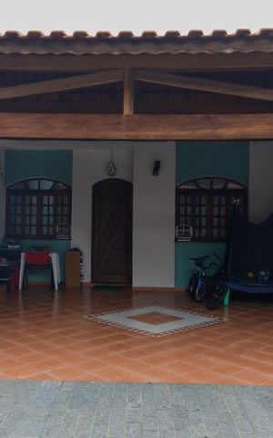 Casa de condomínio à venda com 180m², 3 quartos e 2 vagas Casa de condomínio à venda com 180m², 3 quartos e 2 vagasFachada