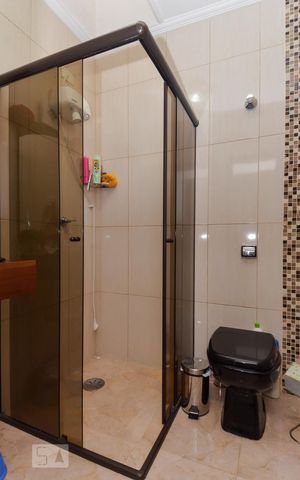 Casa de condomínio à venda com 180m², 3 quartos e 2 vagas Casa de condomínio à venda com 180m², 3 quartos e 2 vagasBanheiro