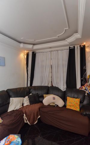 Casa de condomínio à venda com 180m², 3 quartos e 2 vagas Casa de condomínio à venda com 180m², 3 quartos e 2 vagasSala de Estar