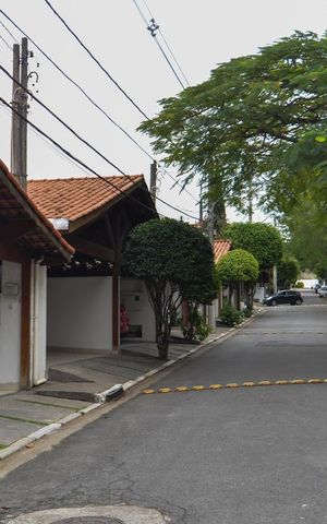 Casa de condomínio à venda com 180m², 3 quartos e 2 vagas Casa de condomínio à venda com 180m², 3 quartos e 2 vagasÁrea Comum - Rua do Condomínio