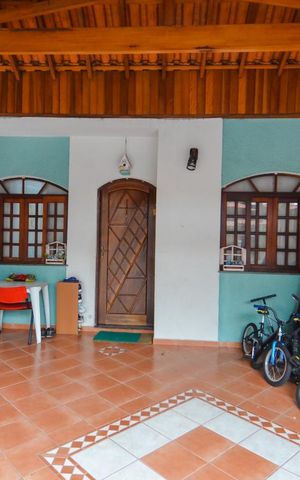 Casa de condomínio à venda com 180m², 3 quartos e 2 vagas Casa de condomínio à venda com 180m², 3 quartos e 2 vagasFachada