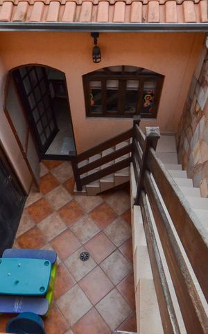 Casa de condomínio à venda com 180m², 3 quartos e 2 vagas Casa de condomínio à venda com 180m², 3 quartos e 2 vagasÁrea Externa - Acesso Churrasqueira
