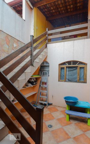 Casa de condomínio à venda com 180m², 3 quartos e 2 vagas Casa de condomínio à venda com 180m², 3 quartos e 2 vagasÁrea Externa - Acesso Churrasqueira