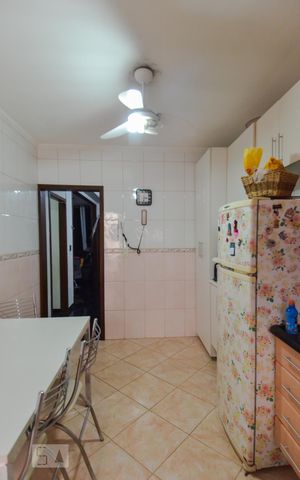 Casa de condomínio à venda com 180m², 3 quartos e 2 vagas Casa de condomínio à venda com 180m², 3 quartos e 2 vagasCozinha