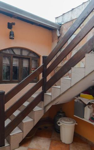 Casa de condomínio à venda com 180m², 3 quartos e 2 vagas Casa de condomínio à venda com 180m², 3 quartos e 2 vagasÁrea Externa - Acesso Churrasqueira
