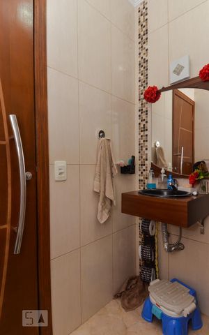 Casa de condomínio à venda com 180m², 3 quartos e 2 vagas Casa de condomínio à venda com 180m², 3 quartos e 2 vagasBanheiro