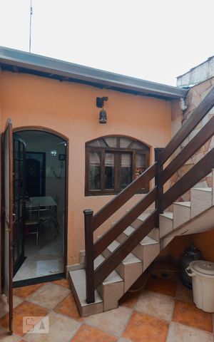 Casa de condomínio à venda com 180m², 3 quartos e 2 vagas Casa de condomínio à venda com 180m², 3 quartos e 2 vagasÁrea Externa - Acesso Churrasqueira