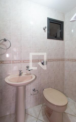 Apartamento para alugar com 210m², 4 quartos e 3 vagas Apartamento para alugar com 210m², 4 quartos e 3 vagasDetalhe do banheiro