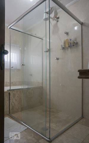 Casa à venda com 550m², 8 quartos e 8 vagasBanheiro da Suíte 1