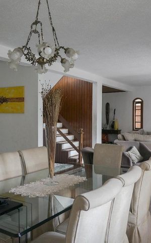 Casa à venda com 550m², 8 quartos e 8 vagasSala