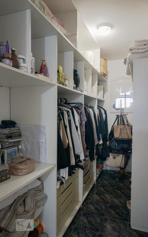 Casa à venda com 550m², 8 quartos e 8 vagasCloset da Suíte 1