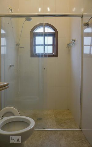 Casa à venda com 550m², 8 quartos e 8 vagasBanheiro da Suíte 2