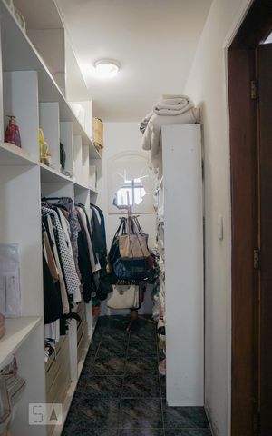 Casa à venda com 550m², 8 quartos e 8 vagasCloset da Suíte 1
