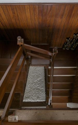Casa à venda com 550m², 8 quartos e 8 vagasEscadas