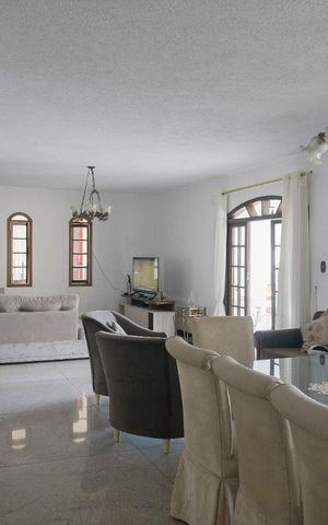 Casa à venda com 550m², 8 quartos e 8 vagasSala