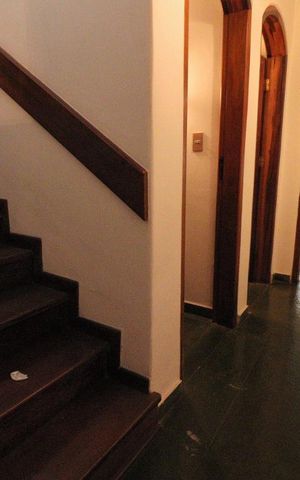 Casa à venda com 300m², 5 quartos e 2 vagasCorredor
