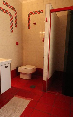 Casa à venda com 300m², 5 quartos e 2 vagasBanheiro 3
