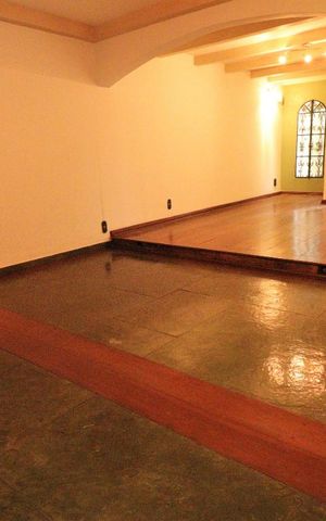 Casa à venda com 300m², 5 quartos e 2 vagasSala