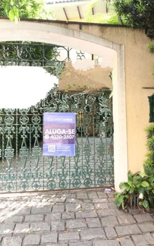 Casa à venda com 300m², 5 quartos e 2 vagas Casa à venda com 300m², 5 quartos e 2 vagasPlaca