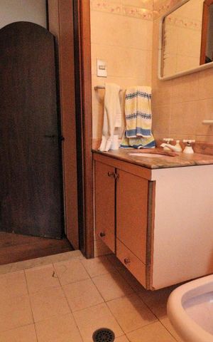 Casa à venda com 300m², 5 quartos e 2 vagasBanheiro 2