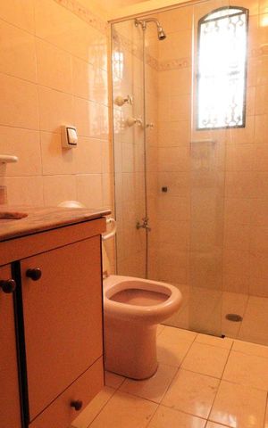 Casa à venda com 300m², 5 quartos e 2 vagasBanheiro 2