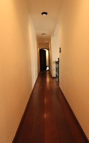 Casa à venda com 300m², 5 quartos e 2 vagasCorredor