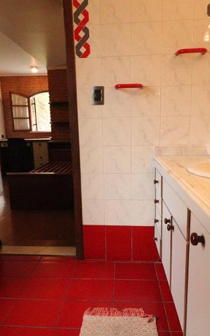 Casa à venda com 300m², 5 quartos e 2 vagasBanheiro 3