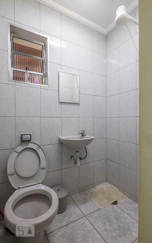 Casa à venda com 300m², 3 quartos e 4 vagas Casa à venda com 300m², 3 quartos e 4 vagasEdícula - Suíte Banheiro