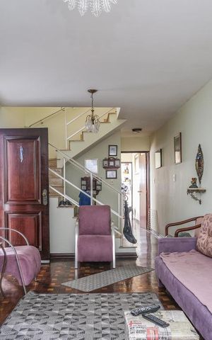 Casa à venda com 144m², 3 quartos e 4 vagas Casa à venda com 144m², 3 quartos e 4 vagasSala
