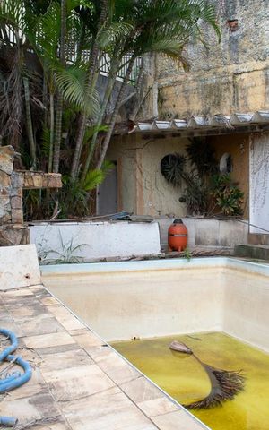 Casa à venda com 550m², 5 quartos e 6 vagas Casa à venda com 550m², 5 quartos e 6 vagasPISCINA