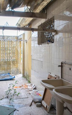 Casa à venda com 550m², 5 quartos e 6 vagas Casa à venda com 550m², 5 quartos e 6 vagasÁREA DE SERVIÇO