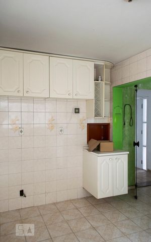Casa à venda com 550m², 5 quartos e 6 vagas Casa à venda com 550m², 5 quartos e 6 vagasCOZINHA