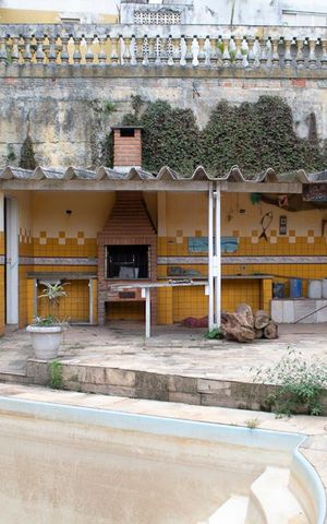 Casa à venda com 550m², 5 quartos e 6 vagas Casa à venda com 550m², 5 quartos e 6 vagasPISCINA