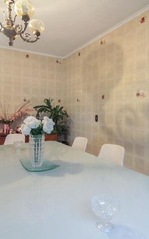 Casa à venda com 176m², 3 quartos e 3 vagas Casa à venda com 176m², 3 quartos e 3 vagasSala de Jantar