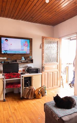 Casa à venda com 200m², 1 quarto e 8 vagas Casa à venda com 200m², 1 quarto e 8 vagasSala