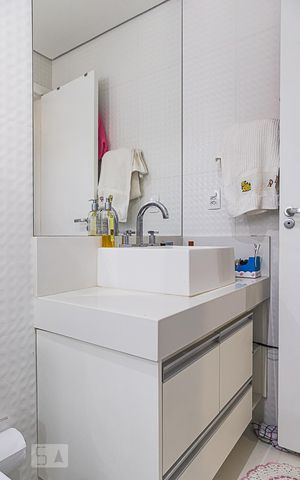 Apartamento para alugar com 75m², 2 quartos e 1 vaga Apartamento para alugar com 75m², 2 quartos e 1 vagaBanheiro da Suíte 1