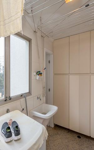 Apartamento à venda com 160m², 4 quartos e 2 vagasLavanderia 