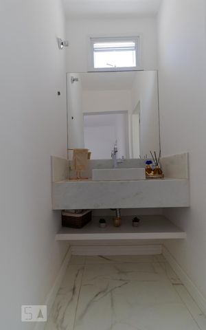 Casa à venda com 300m², 5 quartos e 4 vagas Casa à venda com 300m², 5 quartos e 4 vagasPia