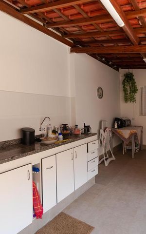 Casa à venda com 300m², 5 quartos e 4 vagas Casa à venda com 300m², 5 quartos e 4 vagasCozinha 02
