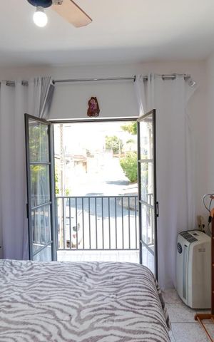 Casa à venda com 300m², 5 quartos e 4 vagas Casa à venda com 300m², 5 quartos e 4 vagasQuarto 02