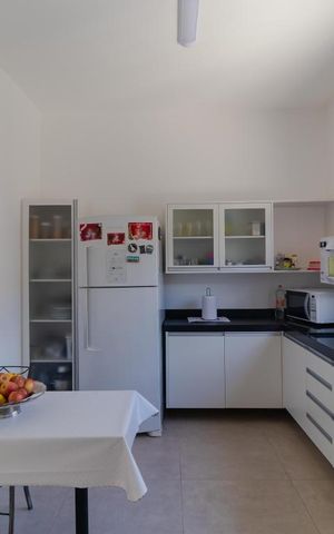 Casa à venda com 300m², 5 quartos e 4 vagas Casa à venda com 300m², 5 quartos e 4 vagasCozinha 01