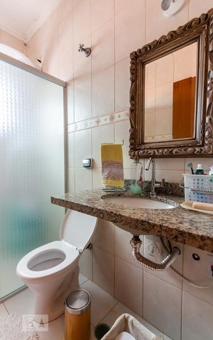 Casa à venda com 300m², 4 quartos e 4 vagas Casa à venda com 300m², 4 quartos e 4 vagasBanheiro
