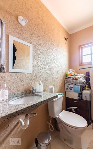 Casa à venda com 300m², 4 quartos e 4 vagas Casa à venda com 300m², 4 quartos e 4 vagasLavabo