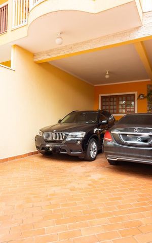 Casa à venda com 300m², 4 quartos e 4 vagas Casa à venda com 300m², 4 quartos e 4 vagasGaragem