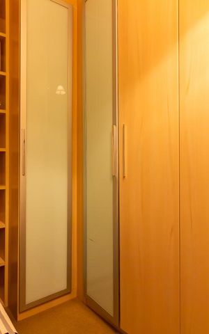 Casa à venda com 300m², 4 quartos e 4 vagas Casa à venda com 300m², 4 quartos e 4 vagasQuarto